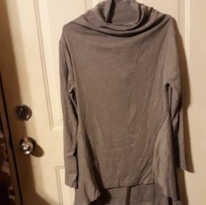 Meaneor gray high low long sleeve top. NWT Medium